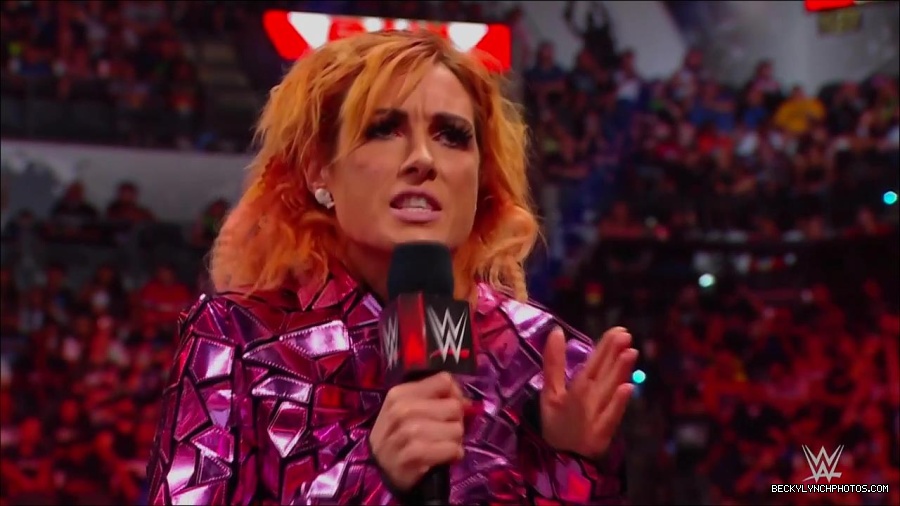 WWE_Monday_Night_RAW_2022_07_11_720p_HDTV_x264-Star_mkv_002204810.jpg