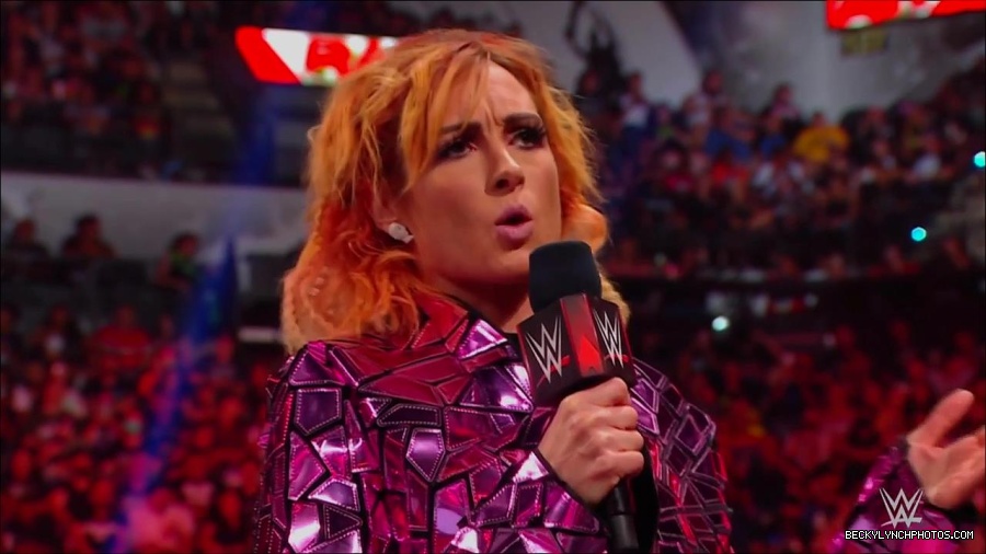 WWE_Monday_Night_RAW_2022_07_11_720p_HDTV_x264-Star_mkv_002206410.jpg