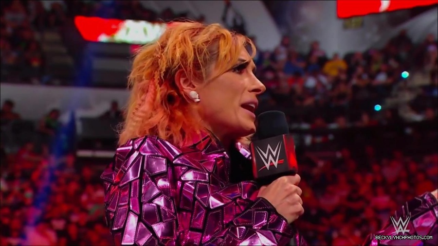 WWE_Monday_Night_RAW_2022_07_11_720p_HDTV_x264-Star_mkv_002208810.jpg