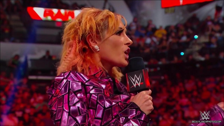 WWE_Monday_Night_RAW_2022_07_11_720p_HDTV_x264-Star_mkv_002209210.jpg