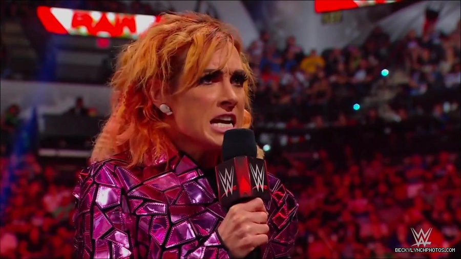 WWE_Monday_Night_RAW_2022_07_11_720p_HDTV_x264-Star_mkv_002211610.jpg