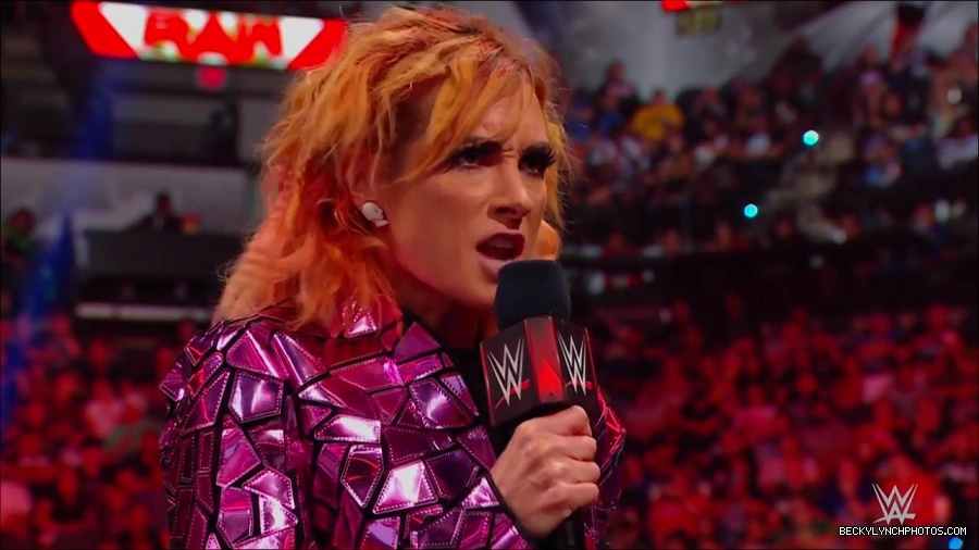 WWE_Monday_Night_RAW_2022_07_11_720p_HDTV_x264-Star_mkv_002212810.jpg