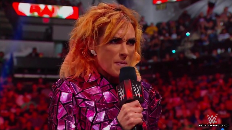 WWE_Monday_Night_RAW_2022_07_11_720p_HDTV_x264-Star_mkv_002214010.jpg