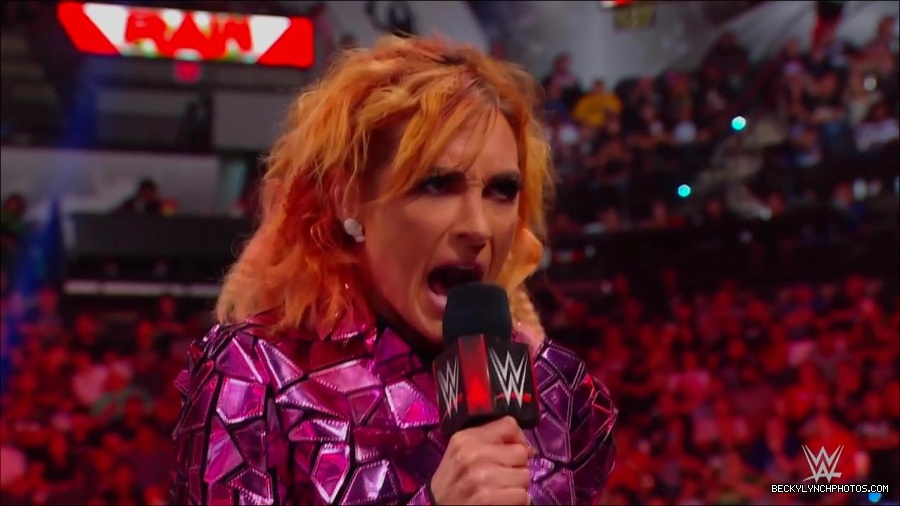 WWE_Monday_Night_RAW_2022_07_11_720p_HDTV_x264-Star_mkv_002214410.jpg