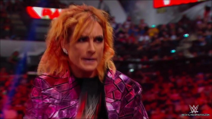 WWE_Monday_Night_RAW_2022_07_11_720p_HDTV_x264-Star_mkv_002217210.jpg