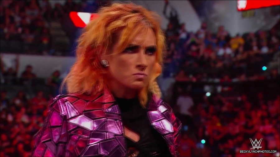 WWE_Monday_Night_RAW_2022_07_11_720p_HDTV_x264-Star_mkv_002218010.jpg