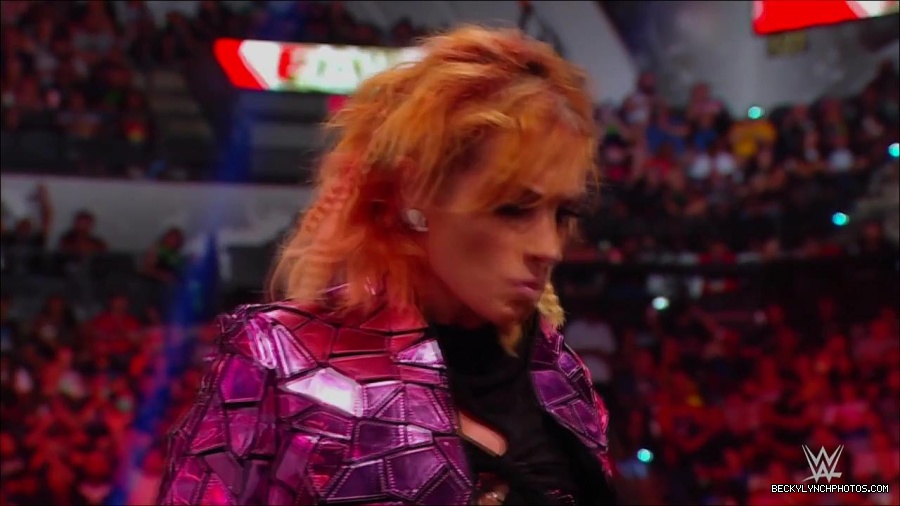 WWE_Monday_Night_RAW_2022_07_11_720p_HDTV_x264-Star_mkv_002218410.jpg
