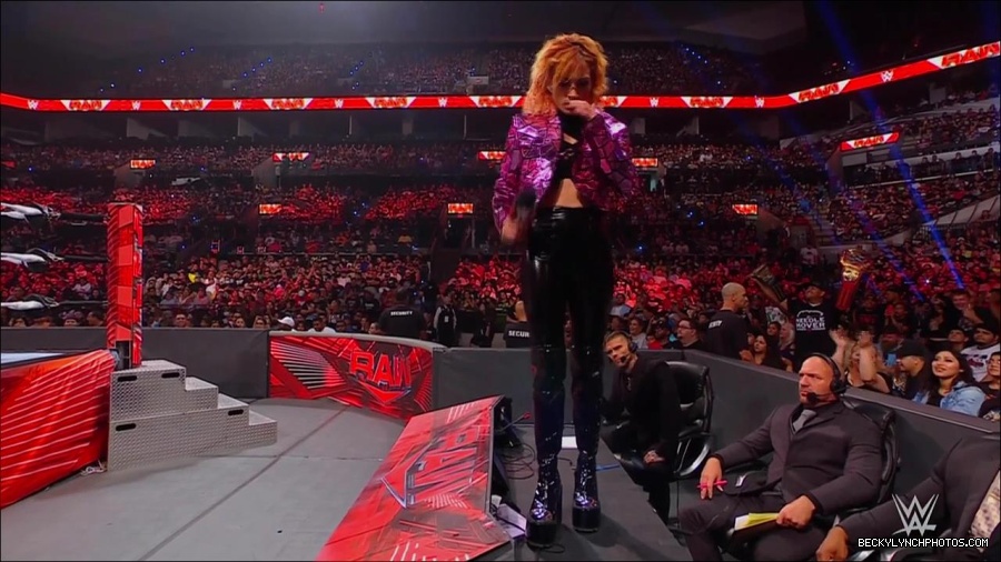 WWE_Monday_Night_RAW_2022_07_11_720p_HDTV_x264-Star_mkv_002220010.jpg