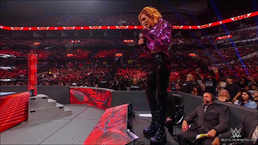 WWE_Monday_Night_RAW_2022_07_11_720p_HDTV_x264-Star_mkv_002221610.jpg