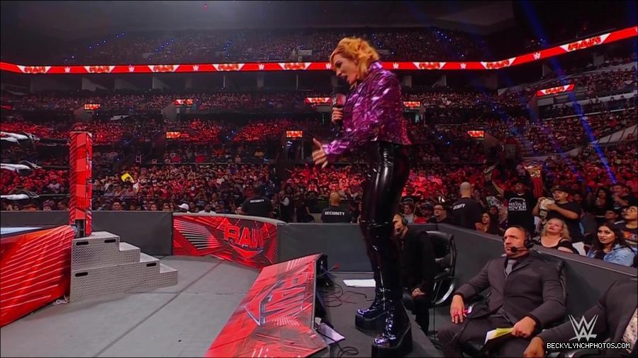 WWE_Monday_Night_RAW_2022_07_11_720p_HDTV_x264-Star_mkv_002222410.jpg