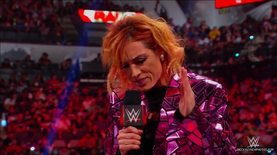 WWE_Monday_Night_RAW_2022_07_11_720p_HDTV_x264-Star_mkv_002224010.jpg