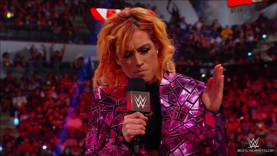 WWE_Monday_Night_RAW_2022_07_11_720p_HDTV_x264-Star_mkv_002226410.jpg