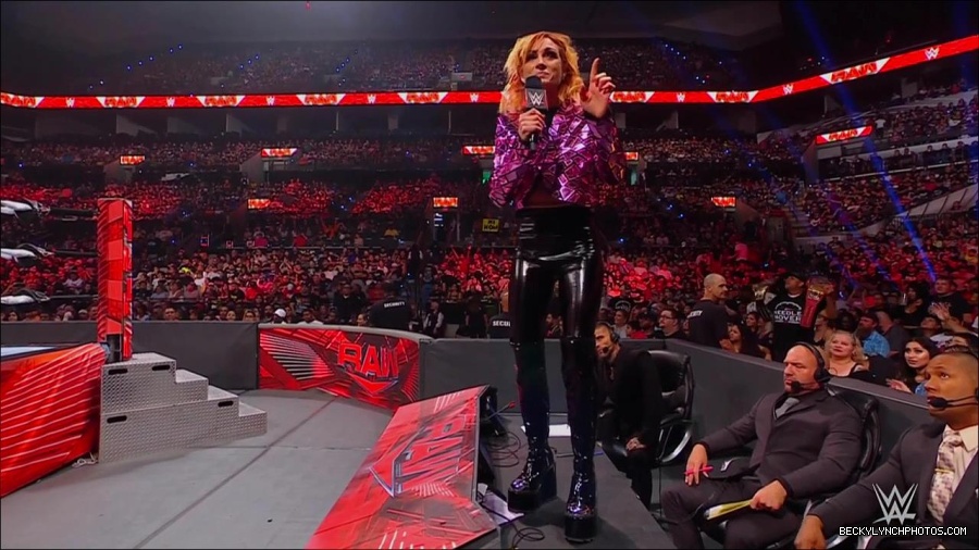 WWE_Monday_Night_RAW_2022_07_11_720p_HDTV_x264-Star_mkv_002231610.jpg