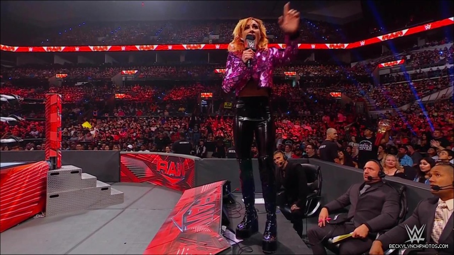 WWE_Monday_Night_RAW_2022_07_11_720p_HDTV_x264-Star_mkv_002232010.jpg