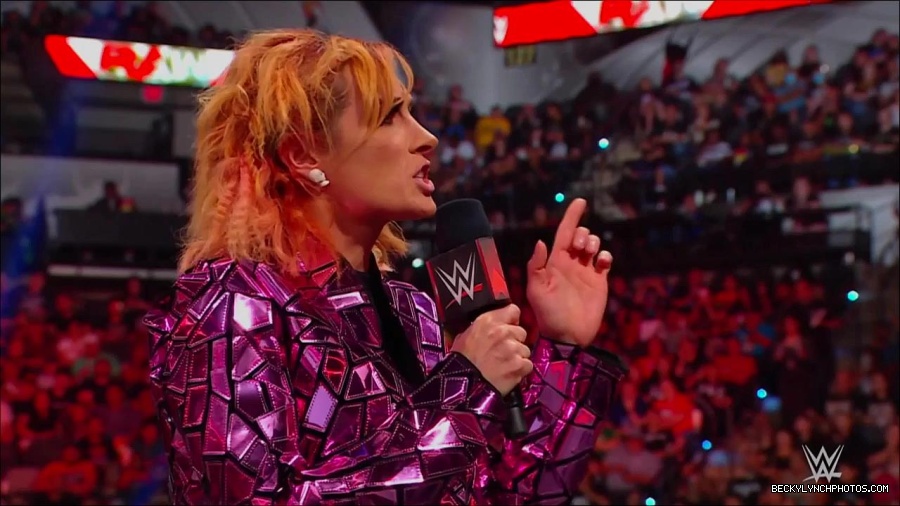 WWE_Monday_Night_RAW_2022_07_11_720p_HDTV_x264-Star_mkv_002233210.jpg
