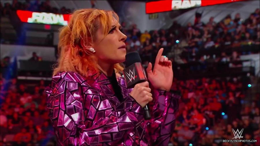 WWE_Monday_Night_RAW_2022_07_11_720p_HDTV_x264-Star_mkv_002233610.jpg