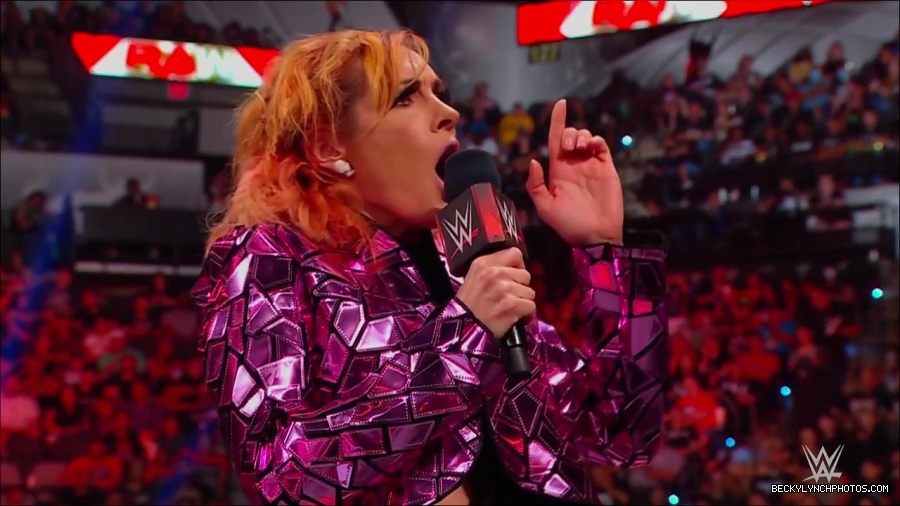 WWE_Monday_Night_RAW_2022_07_11_720p_HDTV_x264-Star_mkv_002234010.jpg