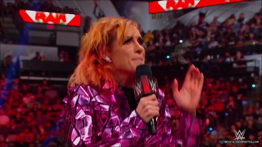 WWE_Monday_Night_RAW_2022_07_11_720p_HDTV_x264-Star_mkv_002234410.jpg