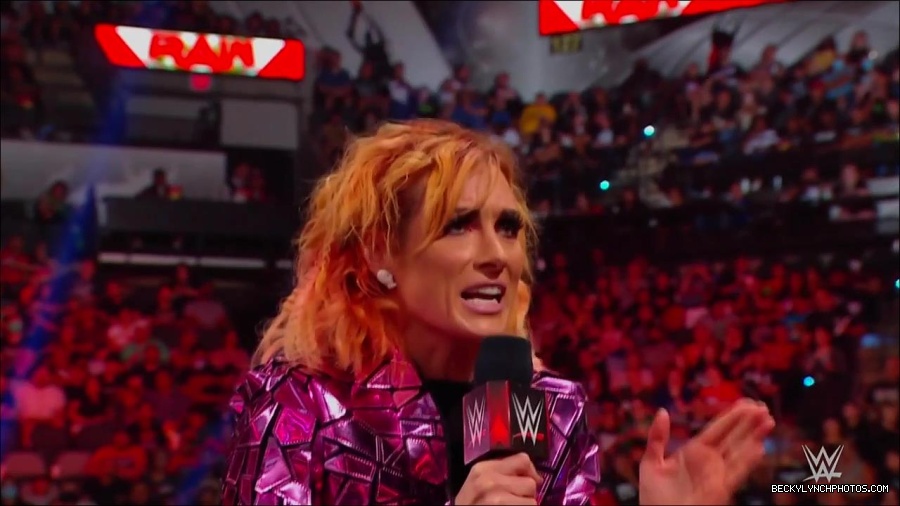 WWE_Monday_Night_RAW_2022_07_11_720p_HDTV_x264-Star_mkv_002234810.jpg
