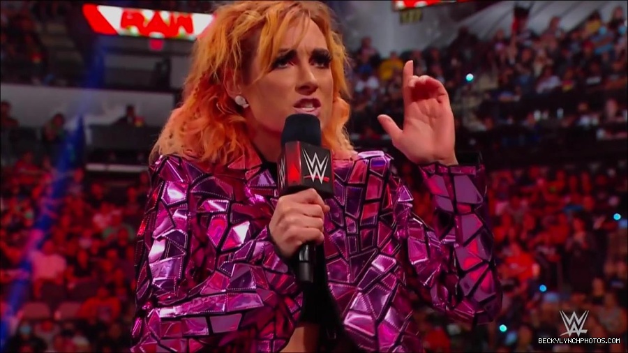 WWE_Monday_Night_RAW_2022_07_11_720p_HDTV_x264-Star_mkv_002236010.jpg