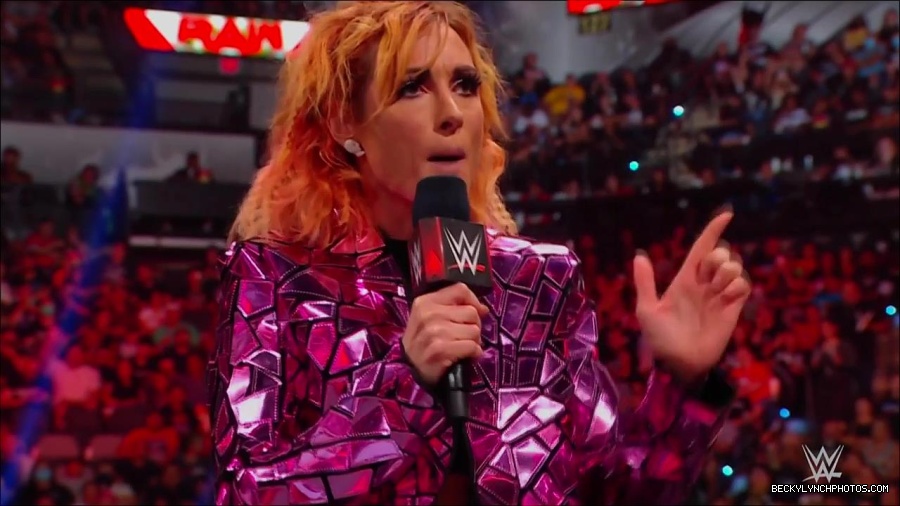 WWE_Monday_Night_RAW_2022_07_11_720p_HDTV_x264-Star_mkv_002236410.jpg