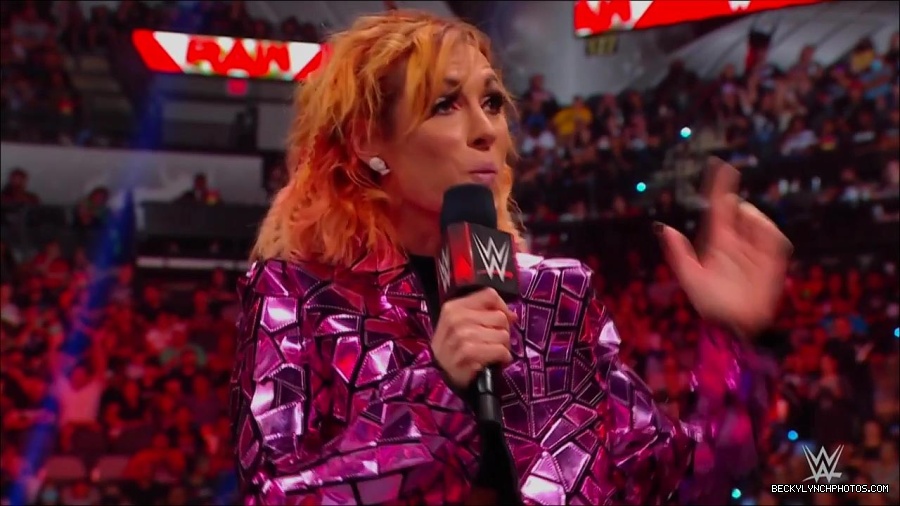 WWE_Monday_Night_RAW_2022_07_11_720p_HDTV_x264-Star_mkv_002236810.jpg