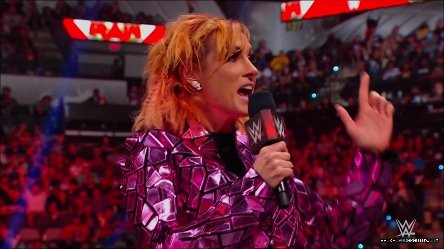 WWE_Monday_Night_RAW_2022_07_11_720p_HDTV_x264-Star_mkv_002237210.jpg