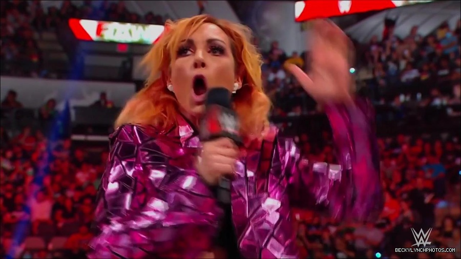 WWE_Monday_Night_RAW_2022_07_11_720p_HDTV_x264-Star_mkv_002238410.jpg