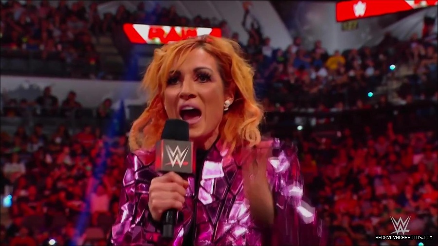 WWE_Monday_Night_RAW_2022_07_11_720p_HDTV_x264-Star_mkv_002239610.jpg