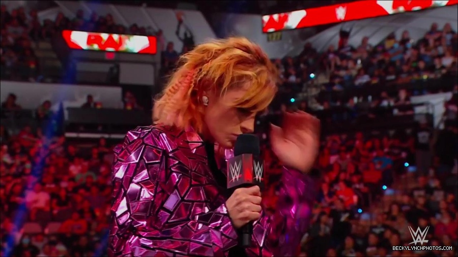 WWE_Monday_Night_RAW_2022_07_11_720p_HDTV_x264-Star_mkv_002244010.jpg