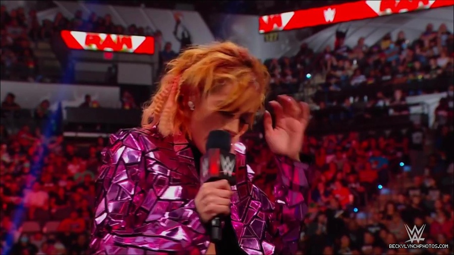 WWE_Monday_Night_RAW_2022_07_11_720p_HDTV_x264-Star_mkv_002244410.jpg