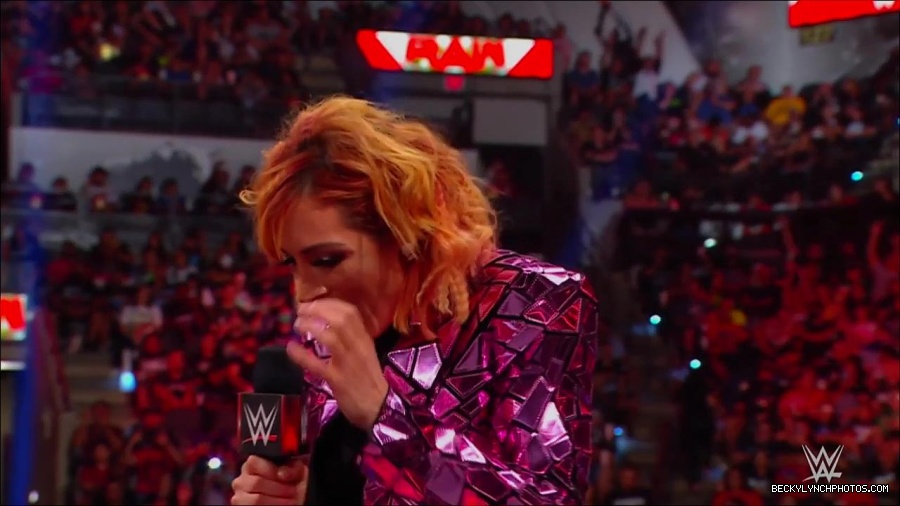 WWE_Monday_Night_RAW_2022_07_11_720p_HDTV_x264-Star_mkv_002246010.jpg