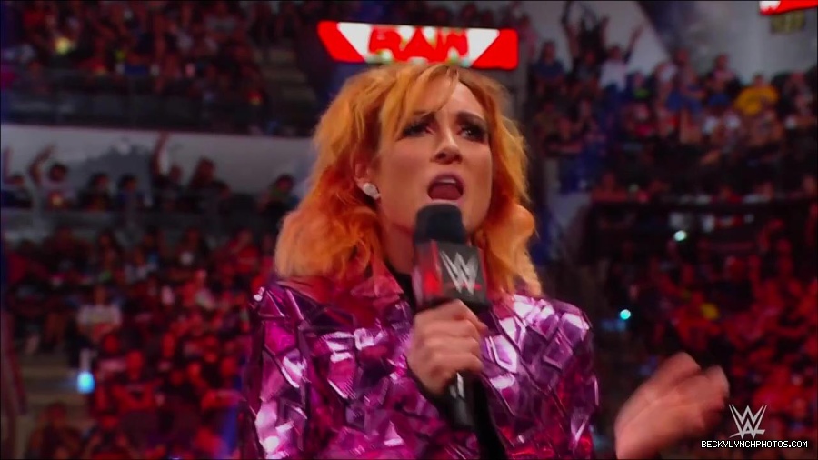 WWE_Monday_Night_RAW_2022_07_11_720p_HDTV_x264-Star_mkv_002248010.jpg