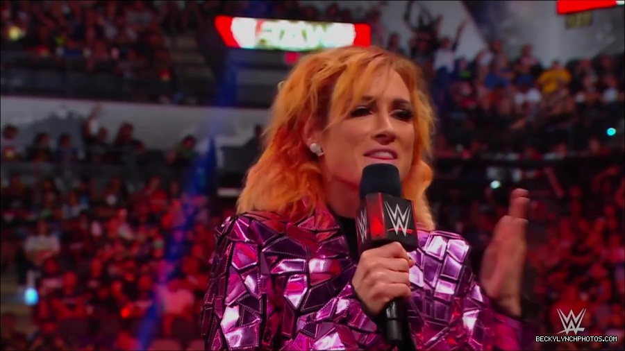 WWE_Monday_Night_RAW_2022_07_11_720p_HDTV_x264-Star_mkv_002248410.jpg