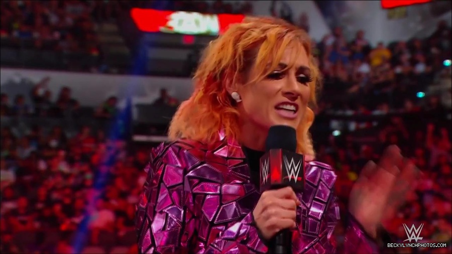 WWE_Monday_Night_RAW_2022_07_11_720p_HDTV_x264-Star_mkv_002248810.jpg