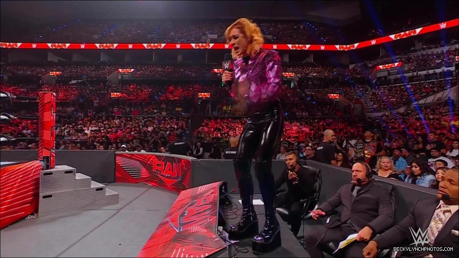 WWE_Monday_Night_RAW_2022_07_11_720p_HDTV_x264-Star_mkv_002252810.jpg