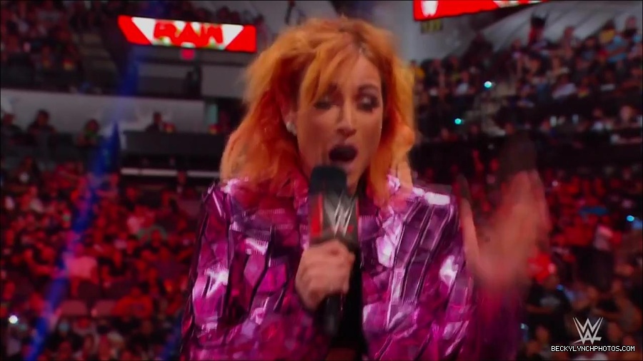 WWE_Monday_Night_RAW_2022_07_11_720p_HDTV_x264-Star_mkv_002255210.jpg