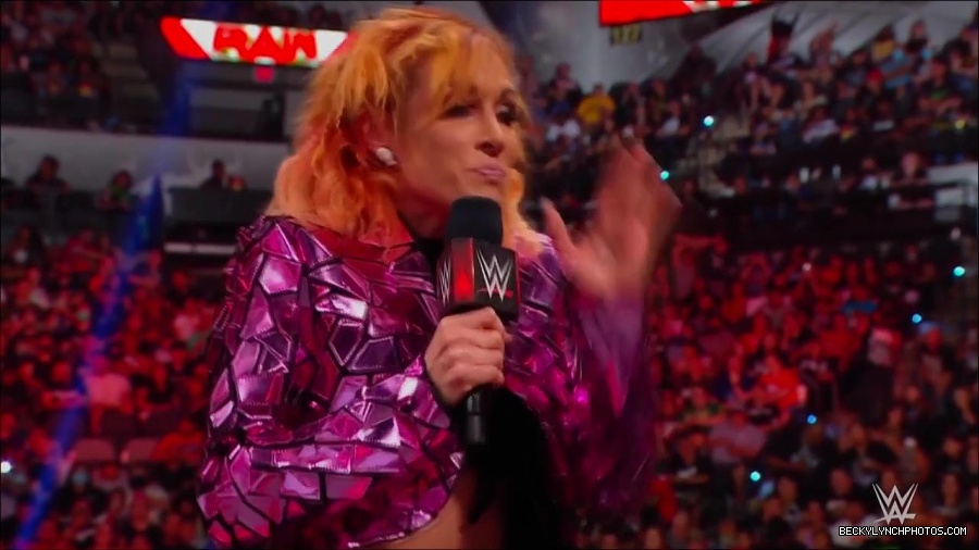 WWE_Monday_Night_RAW_2022_07_11_720p_HDTV_x264-Star_mkv_002256010.jpg