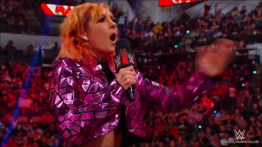WWE_Monday_Night_RAW_2022_07_11_720p_HDTV_x264-Star_mkv_002256810.jpg