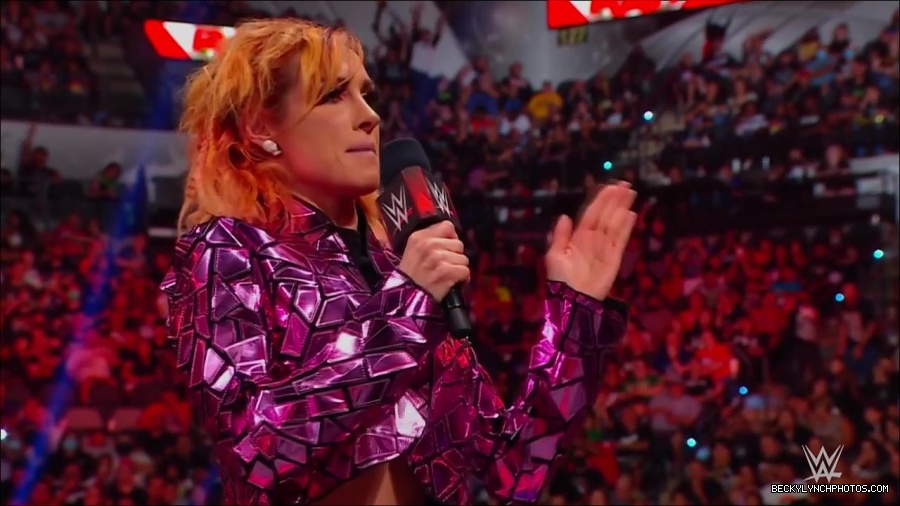 WWE_Monday_Night_RAW_2022_07_11_720p_HDTV_x264-Star_mkv_002257210.jpg
