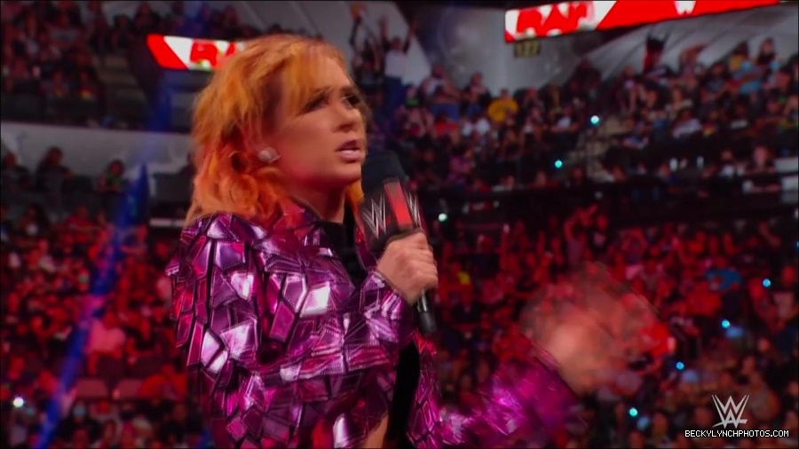 WWE_Monday_Night_RAW_2022_07_11_720p_HDTV_x264-Star_mkv_002258010.jpg