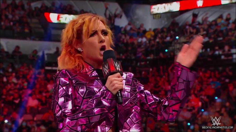 WWE_Monday_Night_RAW_2022_07_11_720p_HDTV_x264-Star_mkv_002258410.jpg