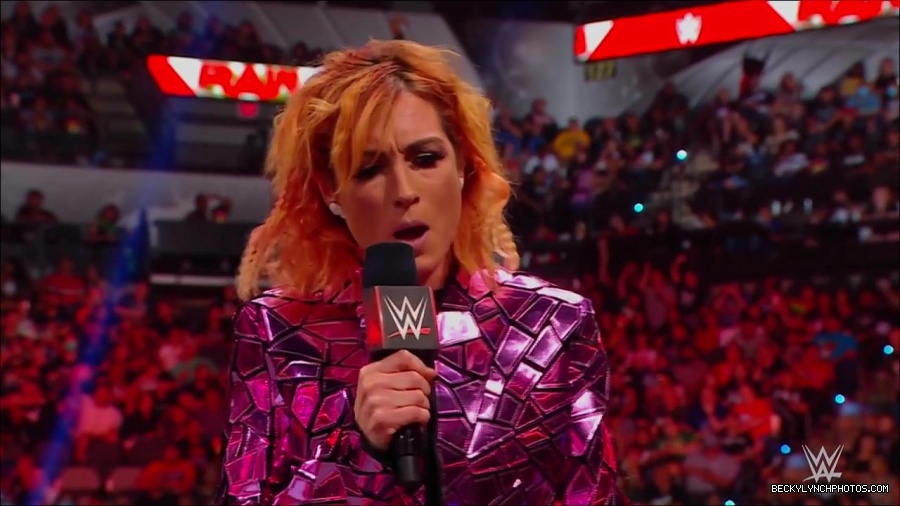 WWE_Monday_Night_RAW_2022_07_11_720p_HDTV_x264-Star_mkv_002260410.jpg