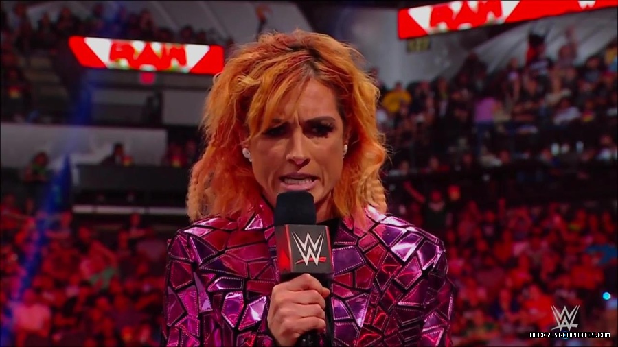 WWE_Monday_Night_RAW_2022_07_11_720p_HDTV_x264-Star_mkv_002264810.jpg