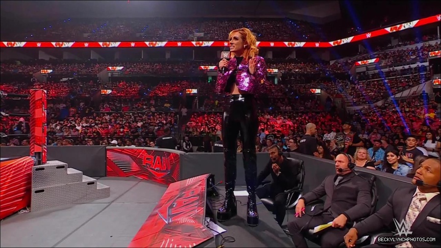 WWE_Monday_Night_RAW_2022_07_11_720p_HDTV_x264-Star_mkv_002273210.jpg