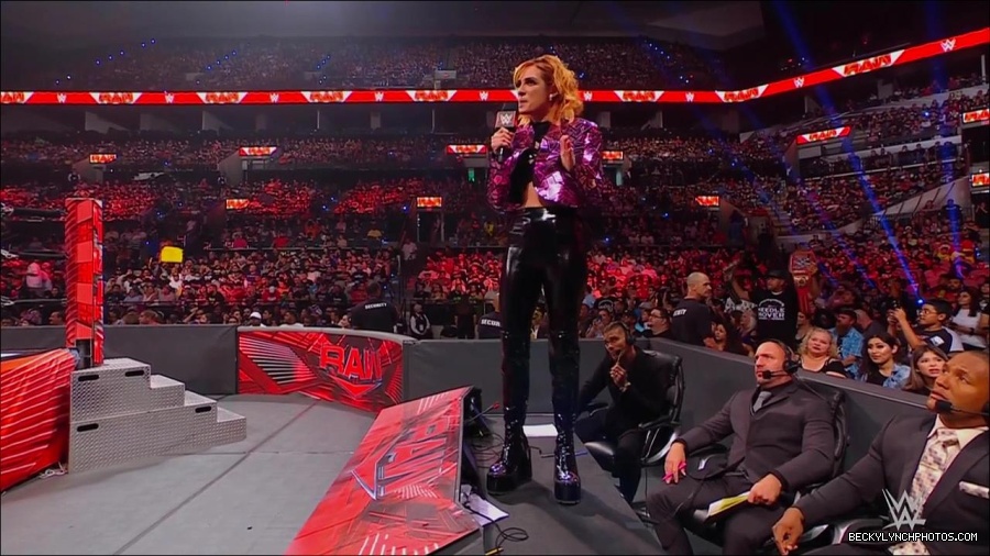 WWE_Monday_Night_RAW_2022_07_11_720p_HDTV_x264-Star_mkv_002274810.jpg