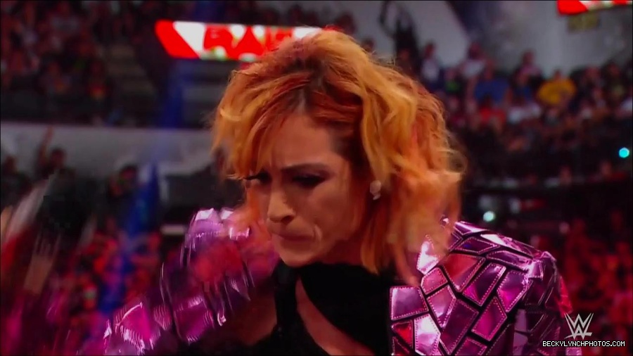 WWE_Monday_Night_RAW_2022_07_11_720p_HDTV_x264-Star_mkv_002280010.jpg