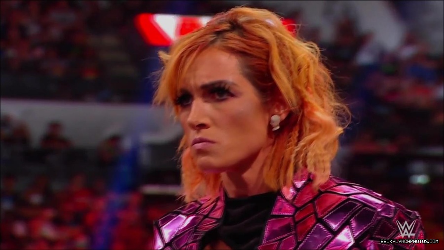 WWE_Monday_Night_RAW_2022_07_11_720p_HDTV_x264-Star_mkv_002283210.jpg