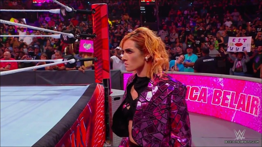 WWE_Monday_Night_RAW_2022_07_11_720p_HDTV_x264-Star_mkv_002316010.jpg