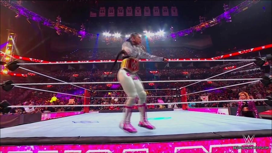 WWE_Monday_Night_RAW_2022_07_11_720p_HDTV_x264-Star_mkv_002317610.jpg